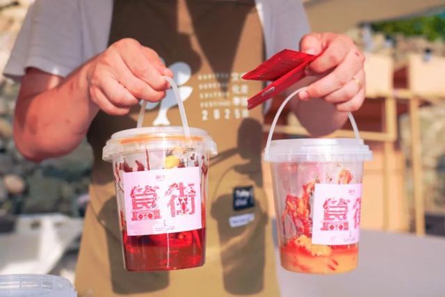 绝了！小龙虾+音乐节，簋街“搬”到长城脚下！