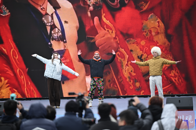 2025四川省冬季旅游季大幕开启 5000余场活动、百万景区门票优惠宠你