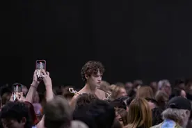 （外代二线）米兰时装周——普拉达品牌时装秀(4)图片