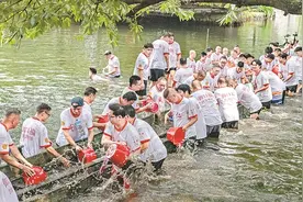 “四月八 透底挖 起龙船”，广州多地龙船“重出江湖”图片