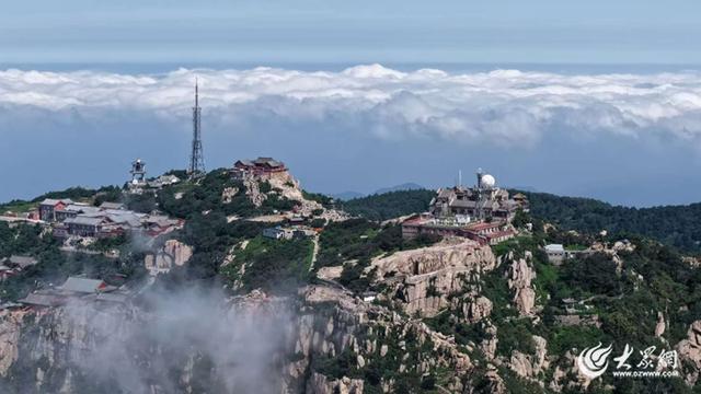泰山：云海漫过十八盘 漫山云雾卷成“纱幔”