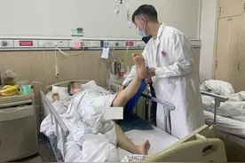 腰痛老人因心动过缓无法开刀，医生微创手术为其解除病痛图片