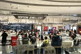 黄金价格跌到近三周最低点，有人两天亏400元，波动或成常态图片