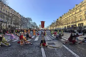 广东英歌舞动法国凯旋门，欧洲首支英歌队去年已在巴黎成立图片