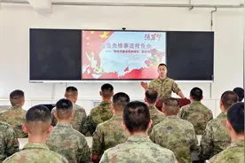 瞒不住了！休假归队的他发现自己又火了……图片