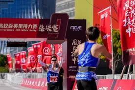 不用太羡慕日本的箱根驿传，在中国跑马拉松的大学生也越来越多，实力还很强！图片