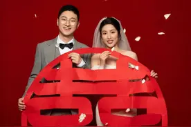 你相信缘分吗？同年同月同日同地生，证件号只差两位的他们结婚了图片