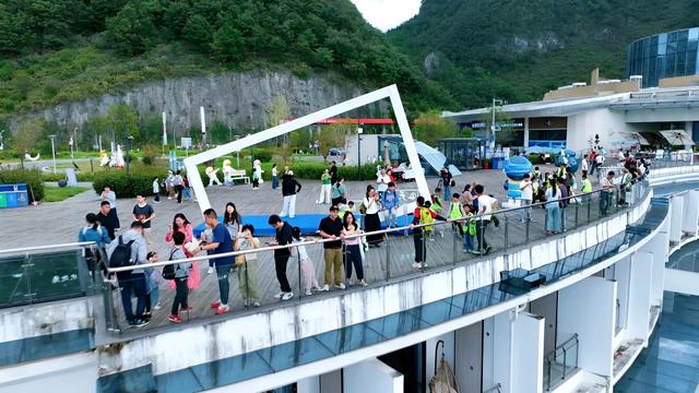 【山水黔南多奇幻】桥旅融合惊艳游客,平塘“天空之桥”魅力独具