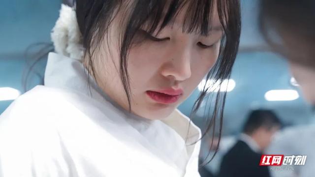 汶川地震被救女孩与施救军人结婚