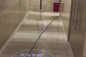 上洗手间被引导像是“密室逃脱”，商场回应：一楼地方小无法容纳两个洗手间图片