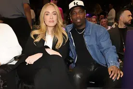 🤩詹姆斯经纪人里奇-保罗携妻子阿黛尔观战湖人vs掘金G4图片