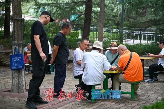 济南花圃公园：城市绿肺润民心