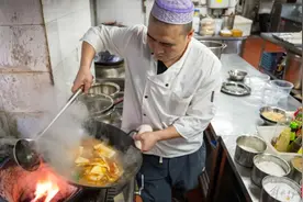 甘肃麻辣烫火了，上海嘉定这个甘肃大厨的作息也改了图片