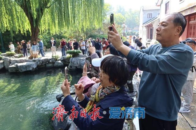 一年四季 泉在济南丨“月牙飞瀑”盛景再现