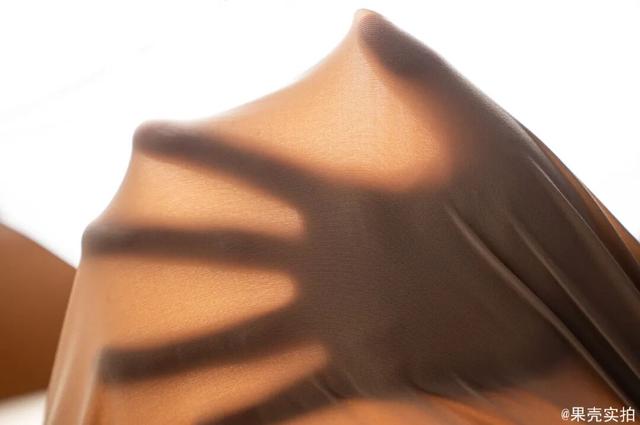 爽翻了！今天起女生真不用穿内衣了......