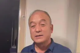 动车上出口成章的“大爷” ，他的身份是……图片