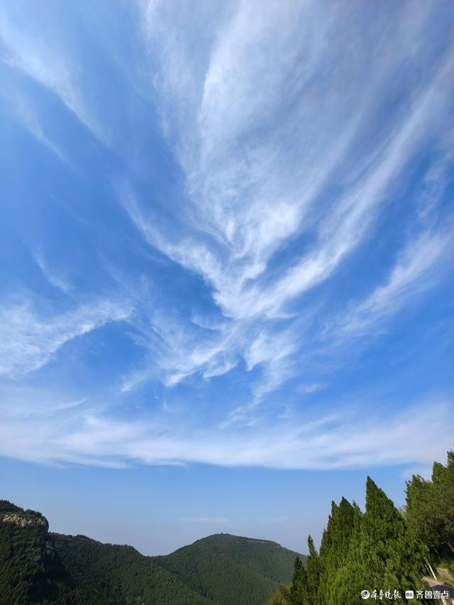 登上济南佛慧山，赏蓝天白云