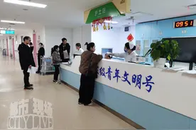 想想都后怕！8岁女儿不爱吃饭？医生：她体内有个"定时炸弹"图片