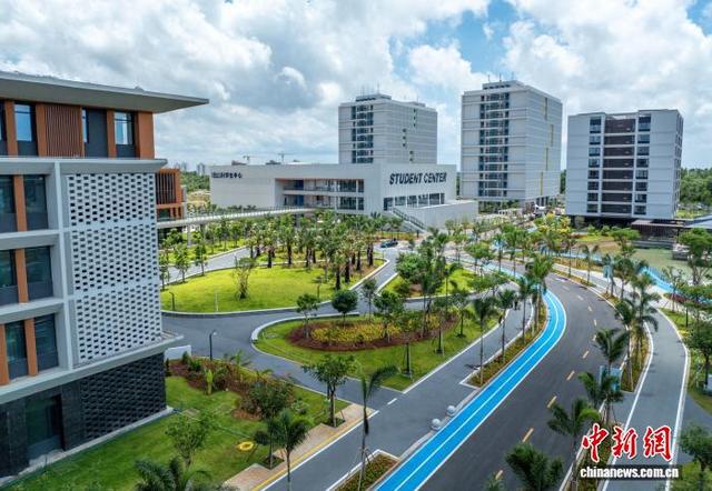 中国境内首个境外高校独立办学项目永久校址迎首批新生