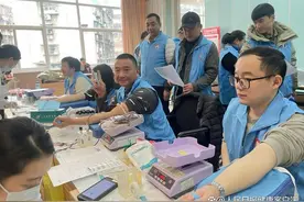 “只要需要，随时叫我！”，武汉“熊猫大侠”热血集结！图片
