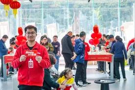 第一波享受手机国补的人已经在回家的路上了图片