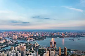 迟福林：应对共同挑战，中日韩应加快签署自贸协定图片