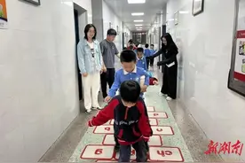 长沙一小学一二年级学生上午9点20上课图片