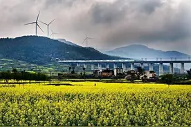 高铁上的村庄之美丽跟着高铁奔跑图片