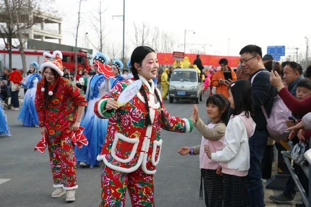 传统社火邂逅“赛博”童趣，九曲黄河万里情上演文化盛宴
