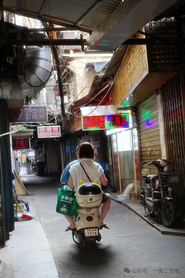 药帮巷深处，藏着武汉唯一的康熙青石路