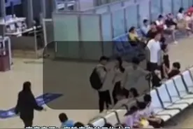 国铁通报批评高铁泰安站，该站1号候车厅连夜将按摩座椅全拆了，目前，普通座椅已达上千个，总数翻倍图片