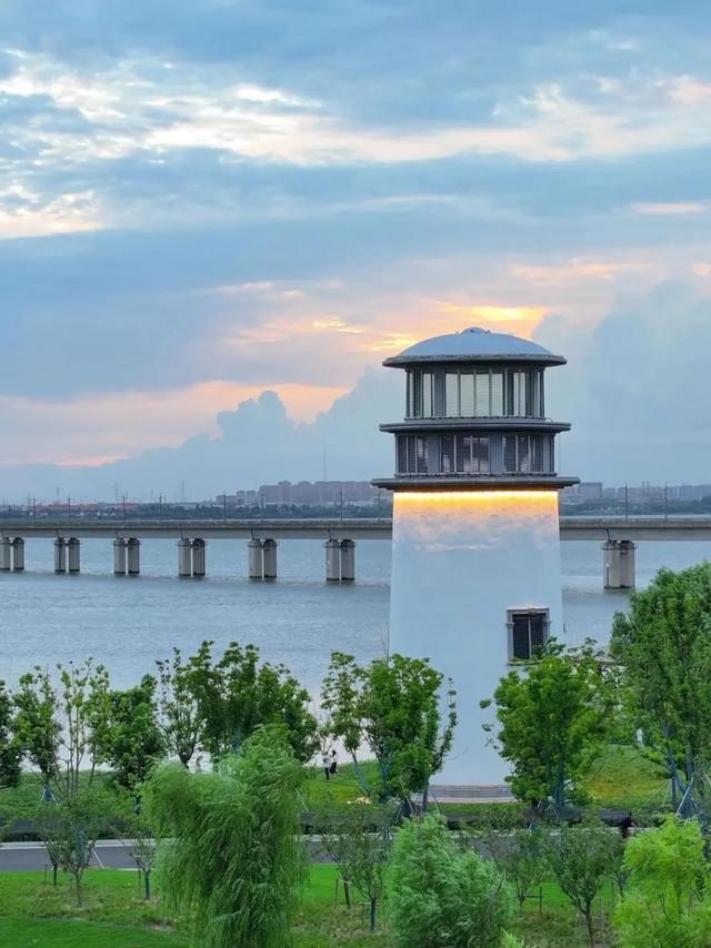 沪牌大军集体出动！这里堵车堵到猪肝红！出门导航1个半小时，实际开车4小时