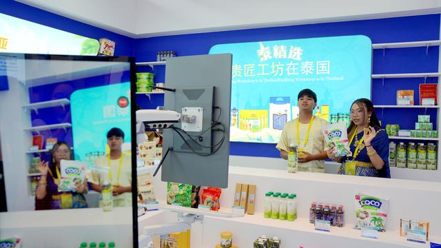 聚焦2025交流周｜首单仅用13分钟！泰国学子的“直播成长记”