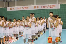 中国篮协小篮球训练营华南大区在汉开营图片