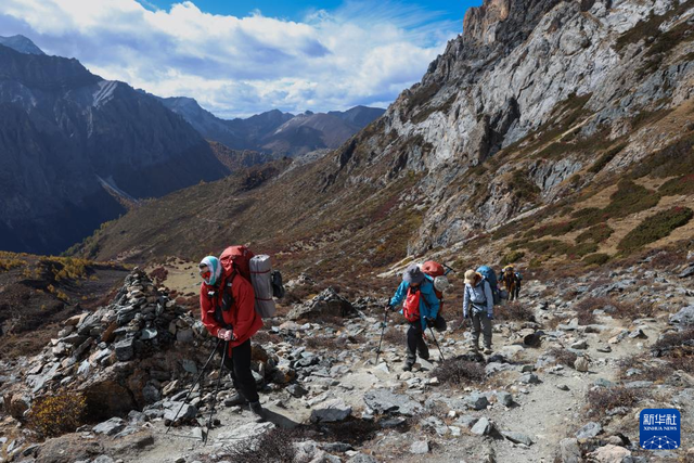 美丽中国丨穿越冰峰 遇见稻城亚丁