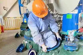 湖北特检院荆州分院赴天门开展压力容器检验图片