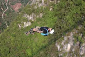 17国29名顶尖选手齐聚！第二届国际高空跳伞表演在尼珠河大峡谷震撼启幕图片