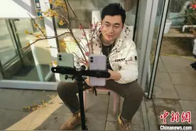 （新春走基层）冬探中国蜡梅文化之乡：雪映蜡梅香 温泉旅游旺图片