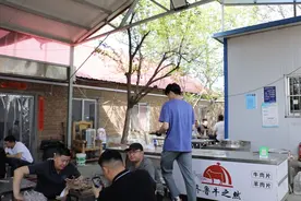 记者手记|我在淄博烧烤店打工的一天图片