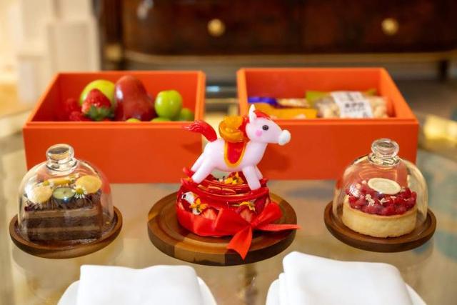 徒步20公里追财神，陌生人组局吃饺子！上海过年怎么玩？旅行社、酒店“卷出花”了｜在上海过年的100个理由