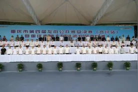 “龙舟之乡”迎端午 26支龙舟队在重庆合川涪江赛龙舟图片