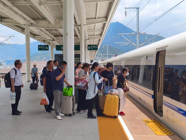 一票游三地，武铁旅游计次票催热鄂西旅游经济