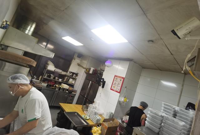 只做外卖不再“香”，平台却还扎堆布局，美团京东都说要开1万家