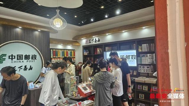 “天下泰山”主题邮局文创店亮相岱庙 沉浸式体验激活文化消费新场景