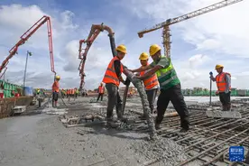 南宁吴圩国际机场改扩建飞行区桥梁主体工程完工图片
