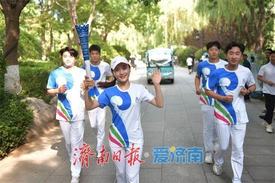 2025济南国际泉水节“泉炬”传递活动完美收官