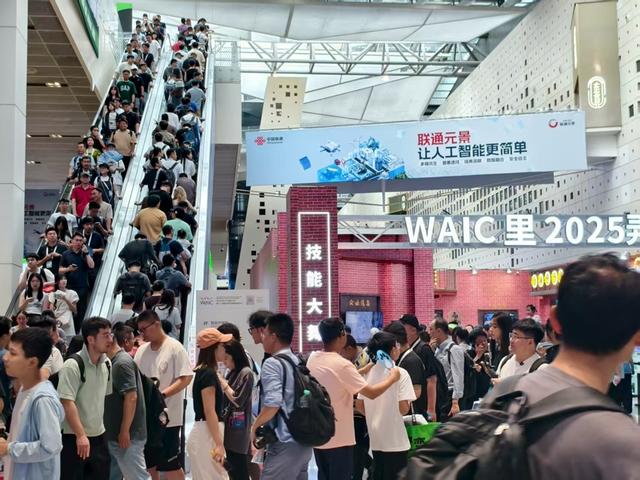 技术新赛道时兴“攒局式创新”，资源“喂”到年轻人嘴边