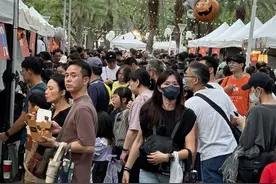 人潮涌进站内躲雨险酿踩踏事故，高雄万圣派对差点成“台版梨泰院”图片