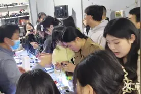 重庆二手市场火爆  年轻人掀起复古环保新潮流图片