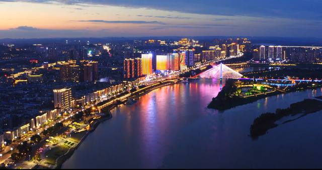 想和你交换一张关于南充夜景的照片